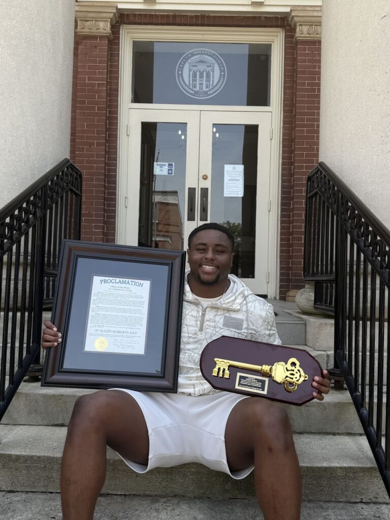 Roberts presented with key to the city